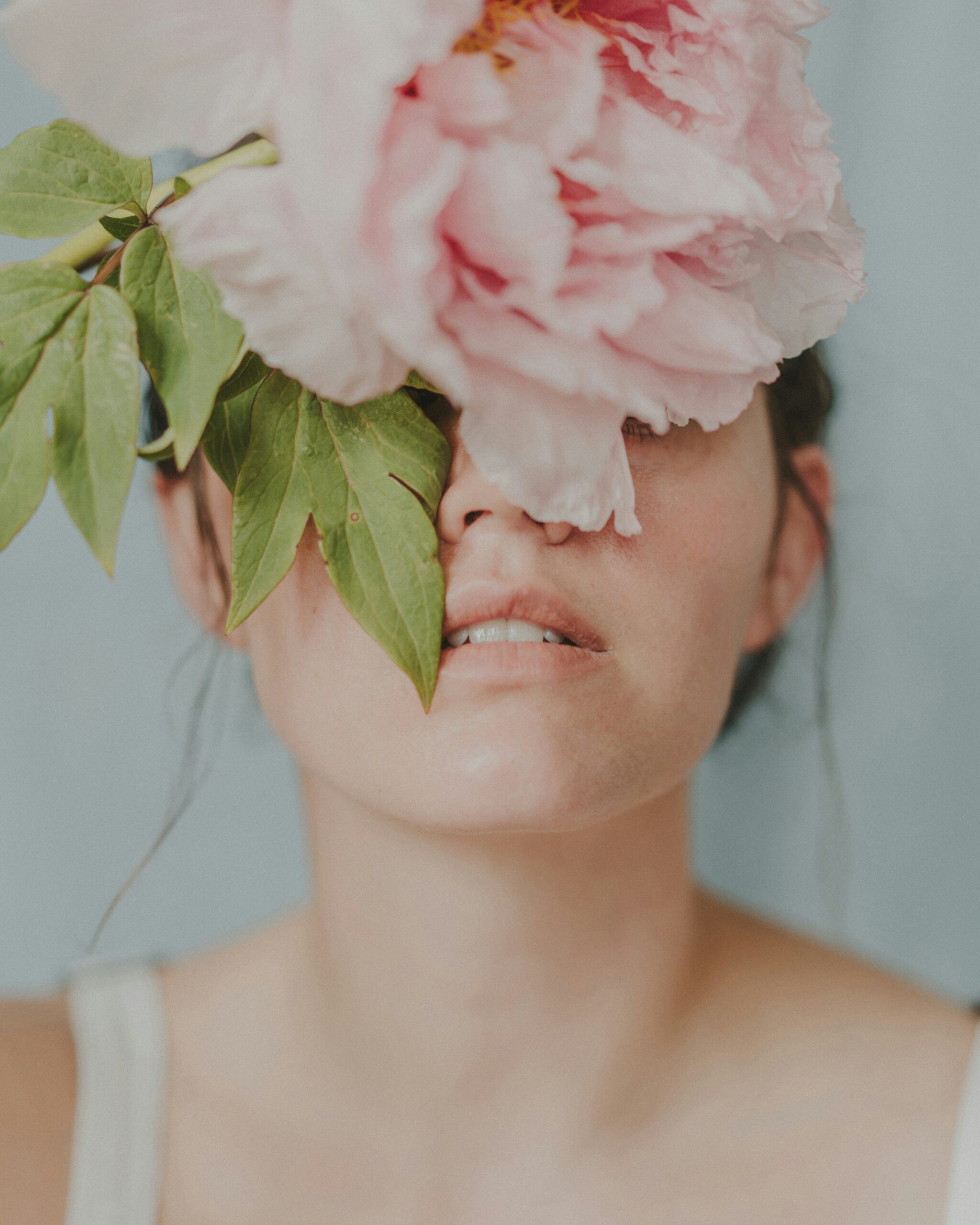 Natural vs Synthetic Perfume: What Labels Won’t Tell You